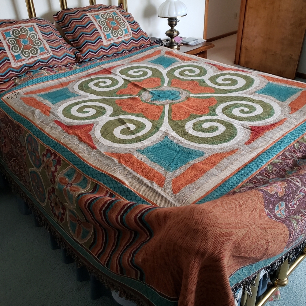 90"×90" Full/Queen Bohemian  Tapestry Bedspread With Shams- LIKE NEW